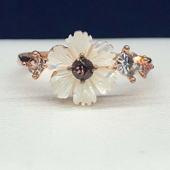 FINE JEWELRY SWAVORSKI Jewelry - Brilliance Mother of Pearl Flower Ring SIZE 8 NWOT